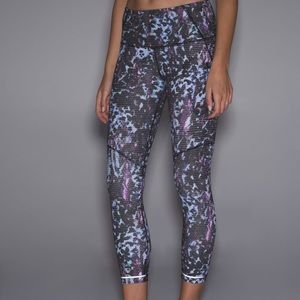 Lululemon All Sport‎ Crop Floral Tranquil Blue 6